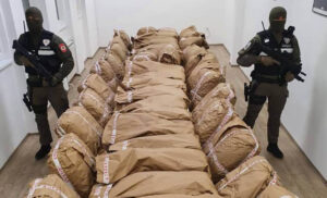Za jednom osobom se traga! U akciji “Transporter” nađeno 303 kilograma opojne droge skank