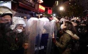 Privedeno 30 demonstranata: Policija “razbila” protest građana protiv rasta troškova života