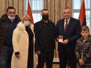 Udruženje veterana zahvalilo premijeru: “Zlatna značka” otišla u ruke Radovana Viškovića