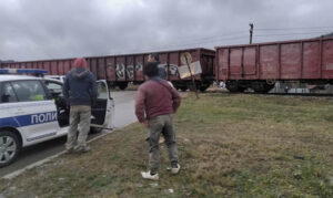 Nesreća na pružnom prelazu: Trojica mladića iz “opel astre” preživjela strahovit udar voza