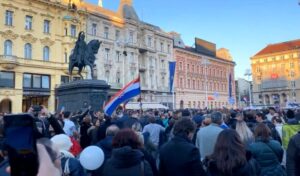U Zagrebu veliki protest protiv mjera i kovid propusnica VIDEO
