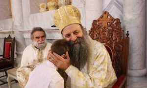 Patrijarh Porfirije poručio: Za vaspitanje djece najvažnija molitva roditelja VIDEO