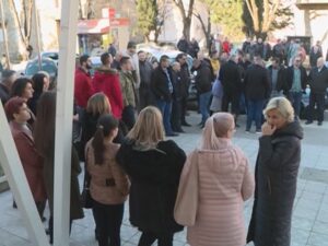 Bilećani održali proteste: Podrška sugrađaninu koji je ostao bez posla VIDEO