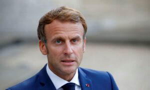 Makron favorit među biračima: Vodiću Francusku kroz novu kriznu eru