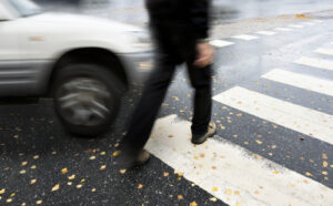 Sjela za volan bez dozvole: Maloljetnica automobilom udarila pješaka