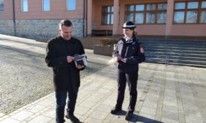 Pripadnici Policijske uprave Mrkonjić Grad obilježili kampanju – “Budi oprezan – oružje nije igračka”