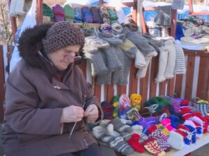 Hladnoća “kuca” na vrata: Vunene čarape, zimski čuvari zdravlja VIDEO
