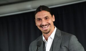 Srdačan susret uz smijeh i poklone: Ibrahimović se družio sa papom Franjom FOTO