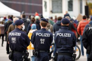 Protesti zbog korona mjera blokiraju Beč, 1.200 policajaca na ulicama