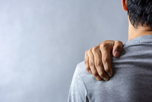 Umor, bol u leđima i iscrpljenost ukazuju da vam nedostaje jedan važan vitamin
