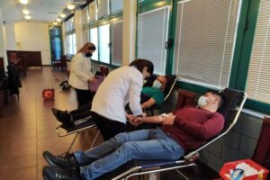 Srbački rekorderi u dobrovoljnom davanju krvi: Spasavali i životno ugroženu djecu