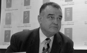 Preminuo književnik i bivši ministar kulture Đoko Stojičić
