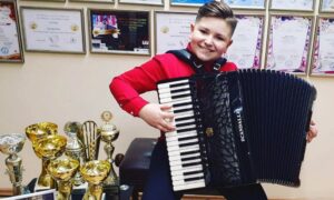 Mladi Đorđe nastavio da osvaja nagrade: Sa harmonikom pobjeđuje širom svijeta