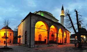 Pojedincima ništa nije sveto: Muškarac urinirao u haremu Begove džamije