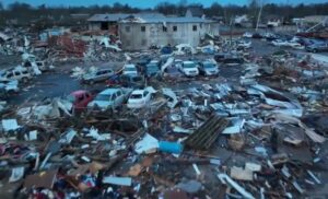 Apokaliptične scene u Kentakiju: Snimci dronom otkrivaju šta je tornado ostavio za sobom