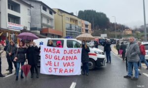 Zdravstveni radnici u Konjicu blokirali put jer ne dobijaju platu: “Naša djeca su gladna”