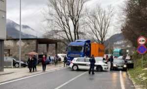 Medicinari iz Konjica odblokirali magistralni put: Stvorile se kilometarske kolone