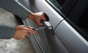 Pljačkaši “opljačkani”: Lopov im ukrao automobil za bjekstvo tokom pljačke