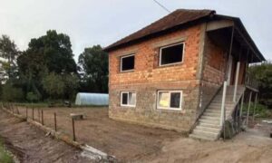 Zahvaljujući Vladi Srpske: Obradovići zimu dočekuju u novom domu