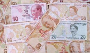 U nastojanju da obuzda rastuću inflaciju: Turska podigla referentnu kamatu na 30 odsto