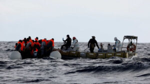 Nakon što im je potonuo brod: Policija treći dan traga za nestalim migrantima