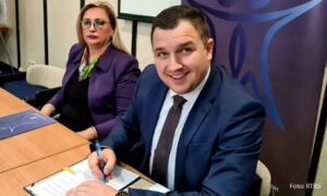 Lučić potpisao ugovore o saradnji: Sigurne kuće dobile po 12.500 KM