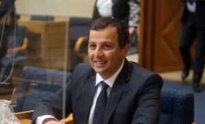 Ipak novi vozač za opozicionog lidera: Skupština zapošljava, a Vukanović već zna koga će izabrati