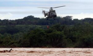 Nevjerovatan poduhvat: Ministar plivao 12 sati do obale nakon pada helikoptera VIDEO