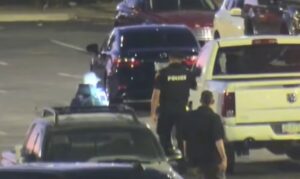 Ispalio devet hitaca: Policajac ubio muškarca u invalidskim kolicima VIDEO