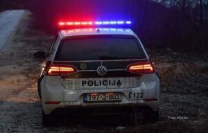 Policija izašla na teren: U sudaru tri vozila povrijeđene tri osobe