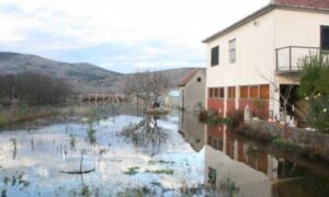 Vatrogasci na terenu: Poplavljeno više objekata na području Čapljine