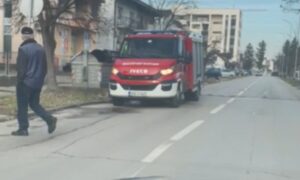 Gorio kontejner u Banjaluci: Vatrogasci izašli na teren VIDEO