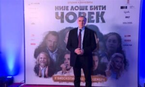 Premijerno prikazan novi film Dušana Kovačevića: Crvenim tepihom prošetala autorska i glumačka ekipa