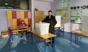 Građani Prijedora zaobilaze birališta: Do 15 časova glasalo svega 22,57 odsto birača