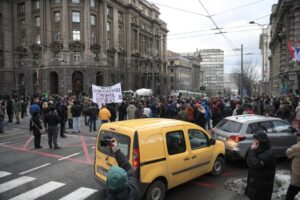 Protiv Rio Tinta: Novi protesti u Srbiji, građani se okupili ispred Vlade FOTO