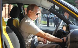 Kako bi “spojio kraj s krajem”: Putin otkrio da je vozio taksi nakon raspada SSSR-a