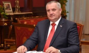 Višković najavio: Uskoro tender za rehabilitaciju puta od Vlasenice do Podromanije