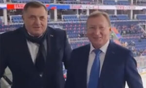 Opušteno u Moskvi! Dodik sa direktorom Zarubežnjefta na hokejaškoj utakmici VIDEO