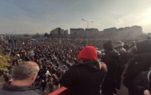 Blokirane sve veće saobraćajnice u Beogradu: Hiljade građana na ulicama