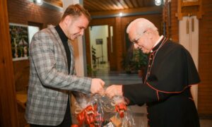 Stanivuković kod biskupa Komarice: Čestitke povodom katoličkog Božića