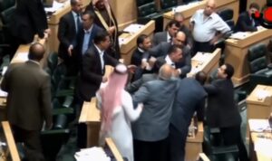 Tuča u parlamentu Jordana: Žustra diskusija okončana fizičkim obračunom VIDEO