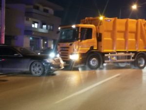 Sudar kamiona i automobila u naselju Lazarevo, gužva u saobraćaju