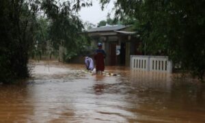 Obilne padavine izazvale poplave i pojavu klizišta: U toku potraga za 18 ljudi