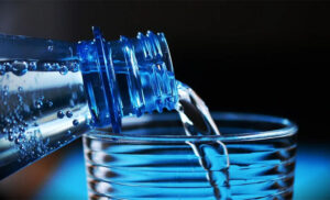 Zdrava navika: Evo šta se dešava u vašem tijelu ako popijete čašu vode čim ustanete