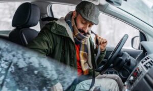 Zabranjena vožnja u jakni: Ako vas uhvate za volanom u debeloj zimskoj odjeći, kazna 400 KM