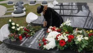 Jecala za svojim dragim: Ana Bekuta sjedila sama na Mrkinom grobu i u tišini plakala