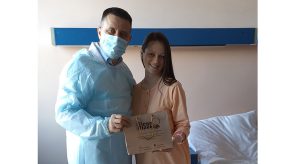 Direktor UKC-a obišao porodilju: Đajić u ime predsjednice darivao prvu bebu rođenu u Srpskoj