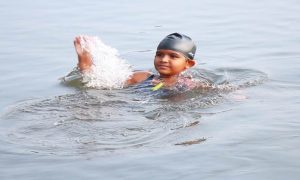 Staza duga četiri kilometra: Sedmogodišnja djevojčica preplivala najduže jezero u Indiji