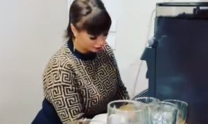 Bivša učesnica rijalitija pere čaše: Miljana Kulić poslije “Zadruge” završila u šanku VIDEO