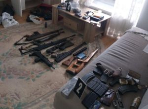 Otkriveno prilikom potrage za ubicama Lukača: Policija pronašla u stanu oružje i drogu